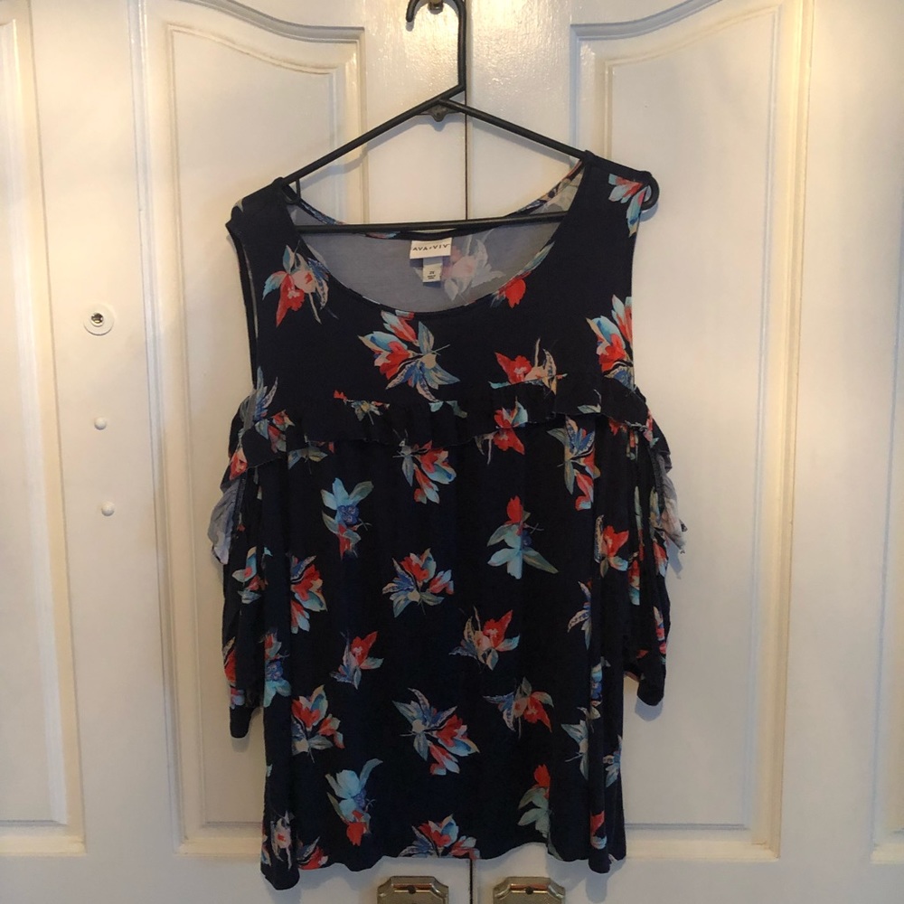 Ava viv cold shoulder top